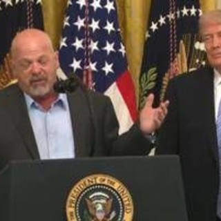 Trump, show alla Casa Bianca con la star di 'Affari di famiglia' Trump, show alla Casa Bianca con la star di 'Affari di famiglia'