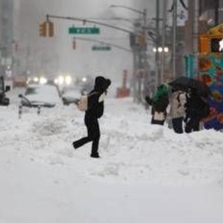 Usa, almeno 7 morti per la tempesta invernale: 860mila persone senza elettricità Usa, almeno 7 morti per la tempesta invernale: 860mila persone senza elettricità