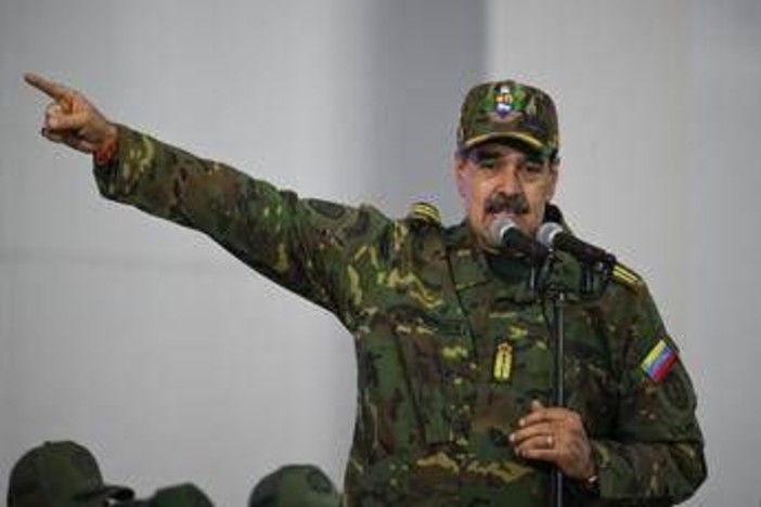 Maduro riappare in pubblico dopo giorni: &quot;Venezuela è indistruttibile&quot;