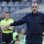 Caos Roma-Lazio, Sarri all'attacco: "Se si gioca domenica alle 12 non vado, fossi il presidente non presenterei la squadra" Caos Roma-Lazio, Sarri all'attacco: "Se si gioca domenica alle 12 non vado, fossi il presidente non presenterei la squadra"