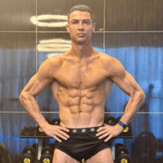 Cristiano Ronaldo senza età, la foto e il fisico d'acciaio Cristiano Ronaldo senza età, la foto e il fisico d'acciaio
