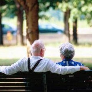 Essere nonni fa bene al cervello, curare i nipoti è uno scudo contro il declino cognitivo