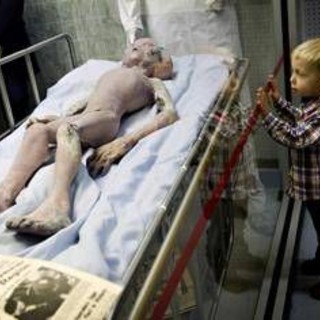 Ufo, nel file Fbi l'avvistamento di misteriosi esseri "bassi e con tute spaziali" Ufo, nel file Fbi l'avvistamento di misteriosi esseri "bassi e con tute spaziali"