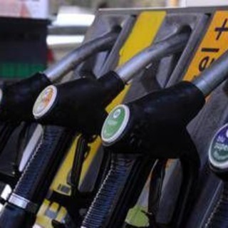 Carburanti, prezzi oggi in calo: sale solo la benzina in autostrada Carburanti, prezzi oggi in calo: sale solo la benzina in autostrada