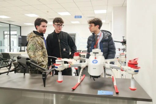 Cina e Italia formano talenti sull’uso di droni nell’economia a bassa quota Cina e Italia formano talenti sull’uso di droni nell’economia a bassa quota