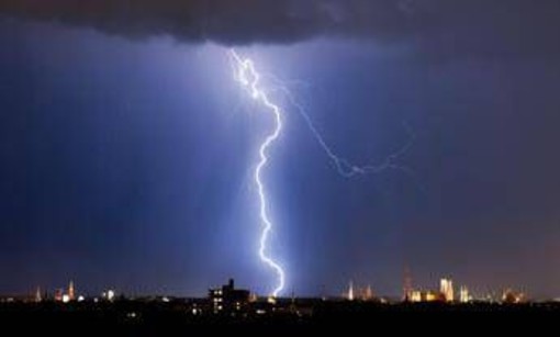 Dalla paralisi all'infarto: cosa accade se si è colpiti da un fulmine Dalla paralisi all'infarto: cosa accade se si è colpiti da un fulmine