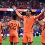 Olanda-Giappone, gol e proteste: cos'è successo ai Mondiali Olanda-Giappone, gol e proteste: cos'è successo ai Mondiali