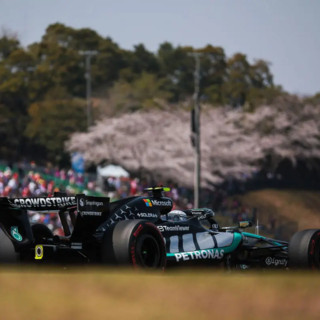 Antonelli in pole anche in Giappone, Leclerc porta la Ferrari in seconda fila