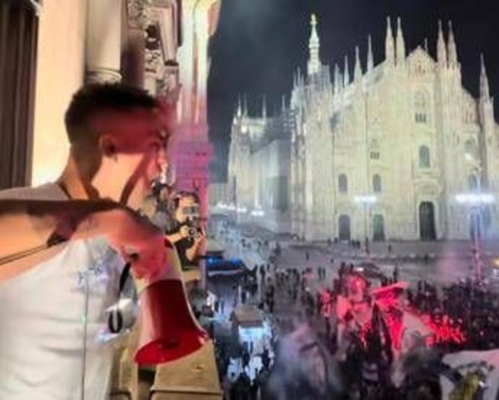 Inter, la lunga notte della festa scudetto: Lautaro e Thuram superstar in Piazza Duomo Inter, la lunga notte della festa scudetto: Lautaro e Thuram superstar in Piazza Duomo