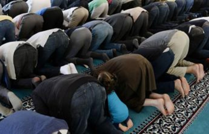 Islam, Lega prepara giro vite: da albo delle moschee a registro degli imam, arriva il reato di prediche radicali Islam, Lega prepara giro vite: da albo delle moschee a registro degli imam, arriva il reato di prediche radicali