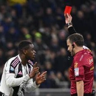 Kalulu espulso in Inter-Juve, Chivu difende arbitro: "Tocco c'è, mani bisogna tenerle in tasca" Kalulu espulso in Inter-Juve, Chivu difende arbitro: "Tocco c'è, mani bisogna tenerle in tasca"