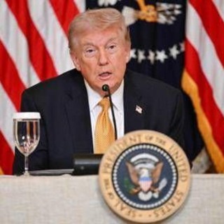 Iran, Trump: "Una parola e oleodotti su isola di Kharg saranno distrutti. Hormuz? Credo che Francia aiuterà"