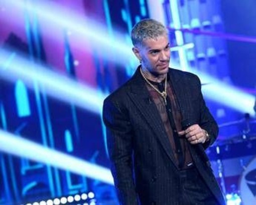 Emis Killa fa una donazione a una bimba malata ma è una truffa: "State attenti"