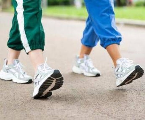 Camminare di pomeriggio è meglio per la glicemia, lo studio e l'orario ideale Camminare di pomeriggio è meglio per la glicemia, lo studio e l'orario ideale