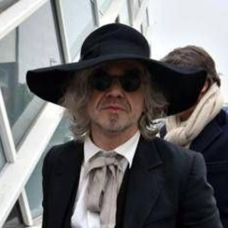 Improperi ai poliziotti durante lo sfratto, Morgan assolto dalle accuse di oltraggio a pubblico ufficiale Improperi ai poliziotti durante lo sfratto, Morgan assolto dalle accuse di oltraggio a pubblico ufficiale