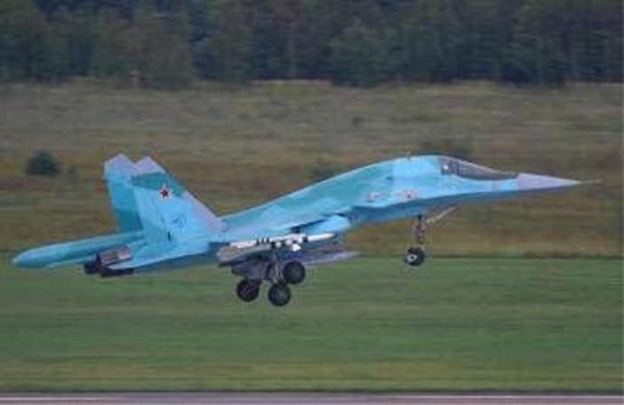 Ucraina, Kiev abbatte caccia russo Su-34. Chiuso per droni l’aeroporto danese di Aalborg
