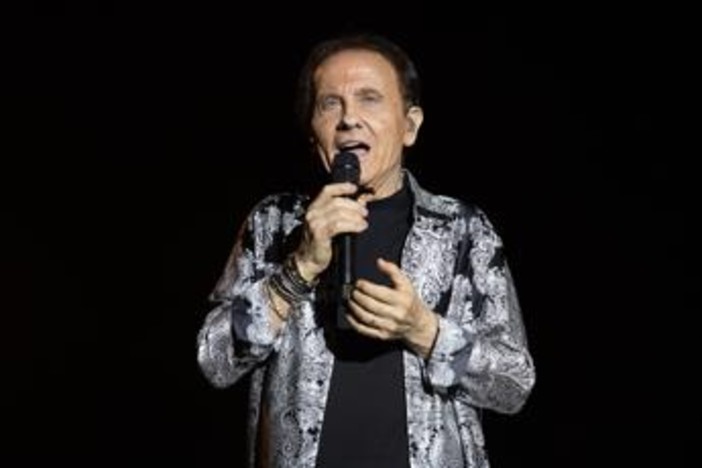 Roby Facchinetti sbaglia testo di 'Pierre' e si scusa: "Non mi capitava da 1976..." Roby Facchinetti sbaglia testo di 'Pierre' e si scusa: "Non mi capitava da 1976..."