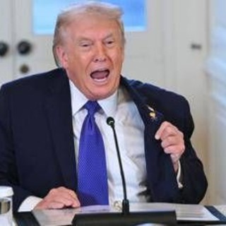 Furia Trump: "Mi fanno causa per la sala da ballo alla Casa Bianca" Furia Trump: "Mi fanno causa per la sala da ballo alla Casa Bianca"