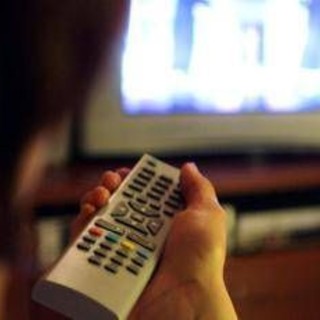 Don Matteo vince la prima serata, tra 'Affari Tuoi' e 'La Ruota' è testa a testa