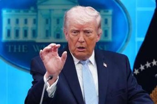 Iran, il report Cia smentisce Trump: Teheran può resistere 4 mesi al blocco navale Iran, il report Cia smentisce Trump: Teheran può resistere 4 mesi al blocco navale