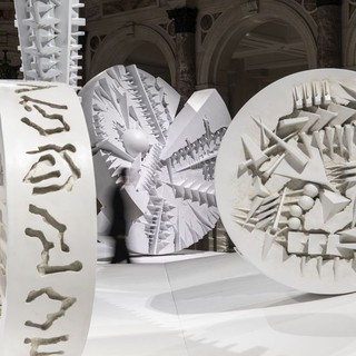 Intesa Sanpaolo, alle Gallerie d’Italia le grandi opere di Arnaldo Pomodoro