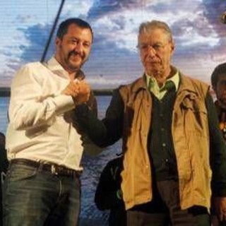 La Lega annulla tutti gli eventi, Salvini: "Giornata dedicata a Umberto Bossi" La Lega annulla tutti gli eventi, Salvini: "Giornata dedicata a Umberto Bossi"
