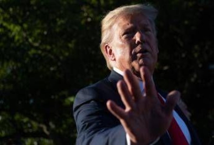 Caso Espstein, Nyt: "Dai documenti sparite accuse di una donna a Trump" Caso Espstein, Nyt: "Dai documenti sparite accuse di una donna a Trump"