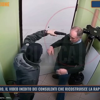 Un frame del video mandato in onda dalla trasmissione Zona Bianca Un frame del video mandato in onda dalla trasmissione Zona Bianca